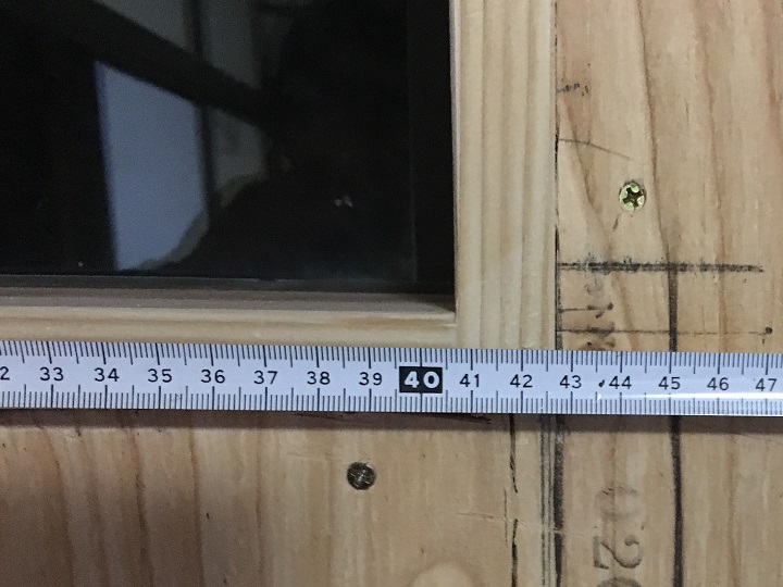 窓枠のサイズを測量