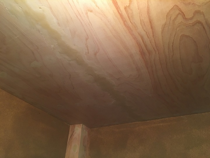 ザラザラベース塗装前の天井