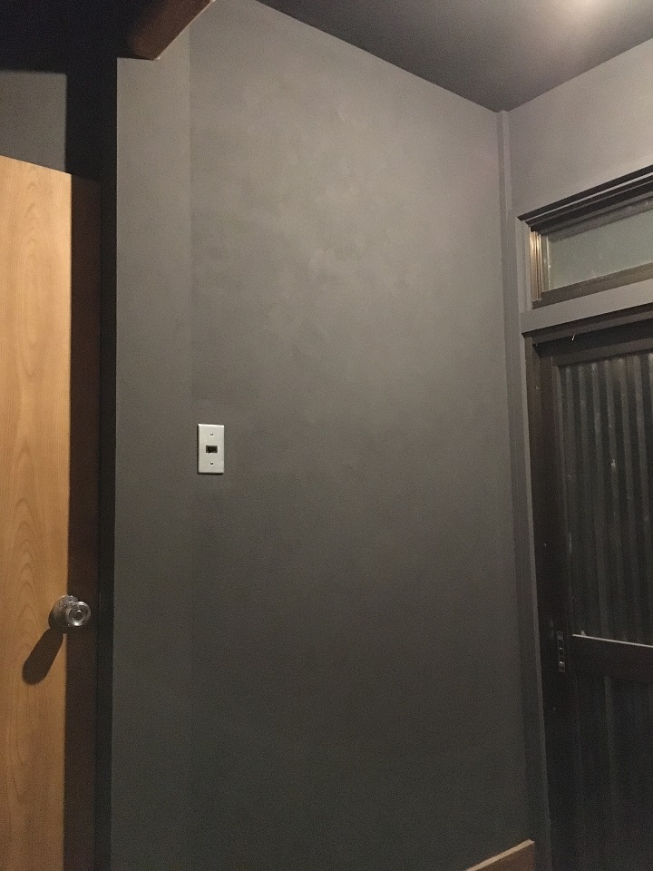 ザラザラベース塗装後の玄関