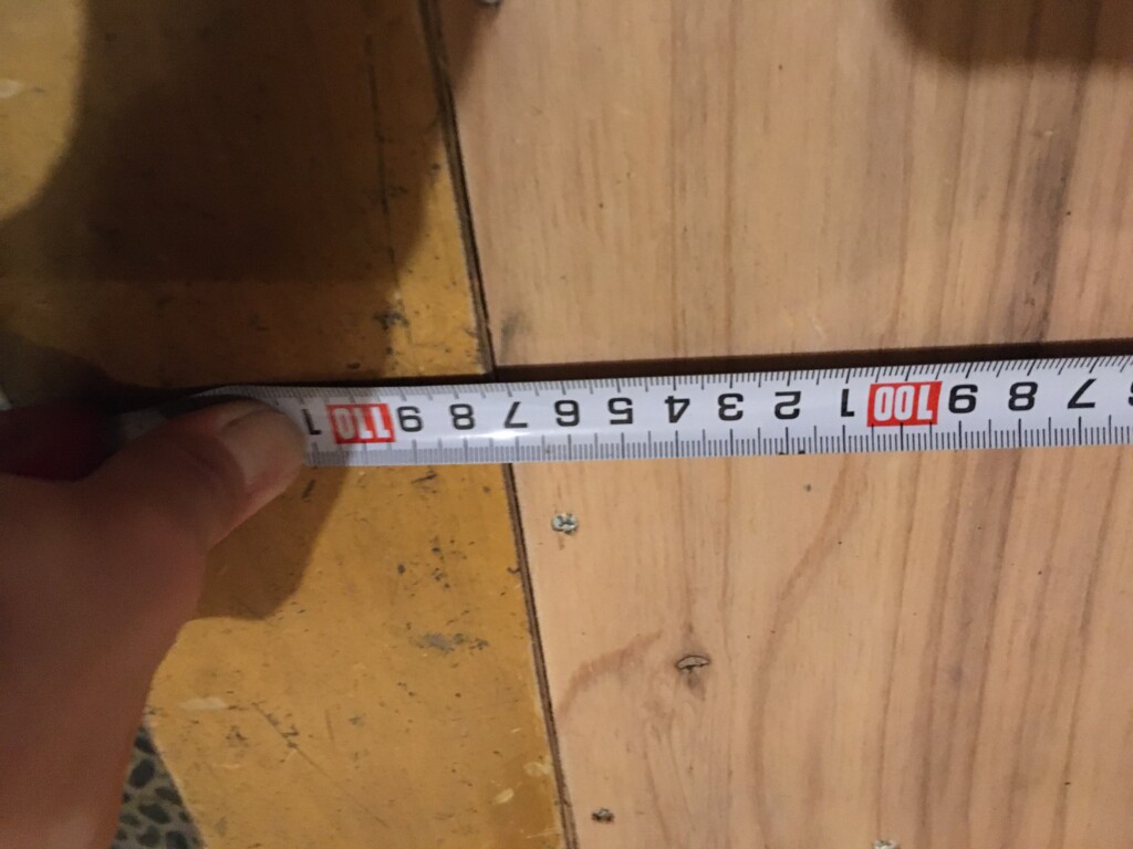 工事前の床を測量