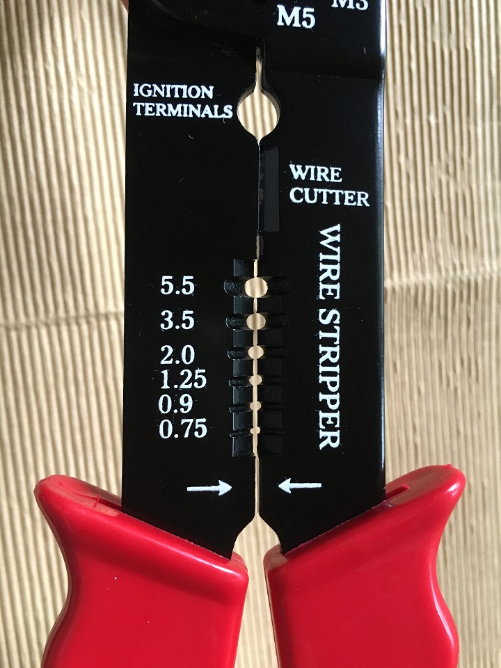 電工ペンチのワイヤストリッパー