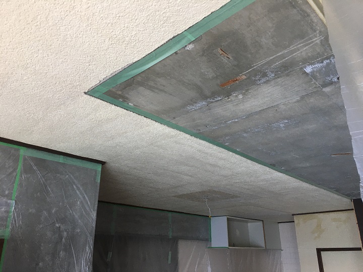 シーラー塗装の済んだ天井