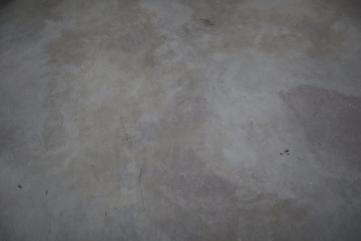 コンクリートエフェクトペイントで塗装した床