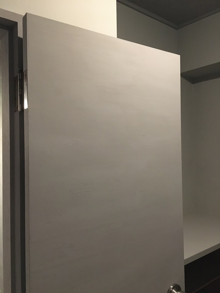 塗装完了後のトイレドア