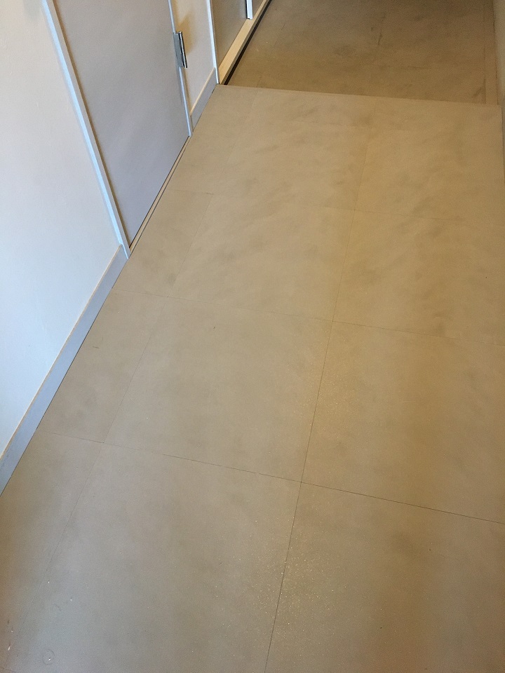 完成後の廊下の床