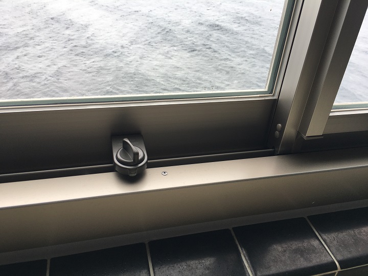 窓につけた防犯用の錠