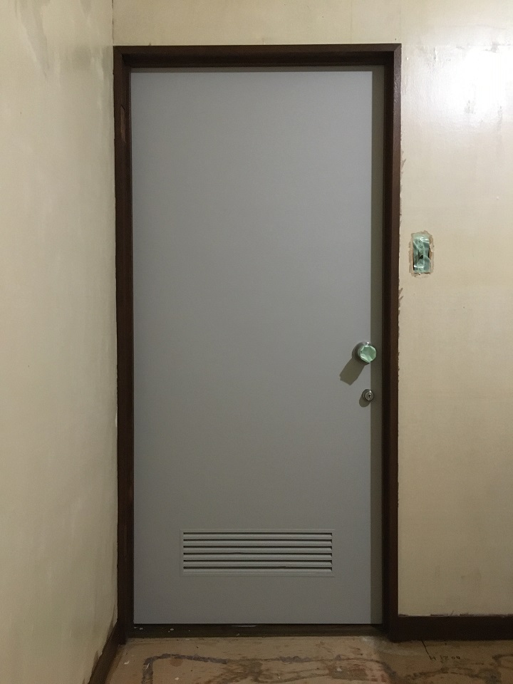 塗装後のドア