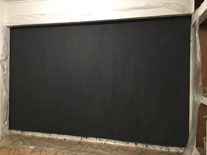 マグネット塗料を三度塗りした壁