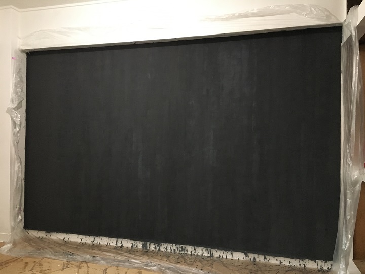 四度目のマグネット塗装を終えた壁
