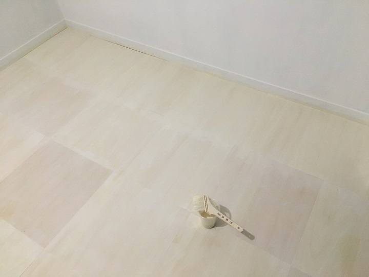 ホワイトのワトコオイルを塗った床