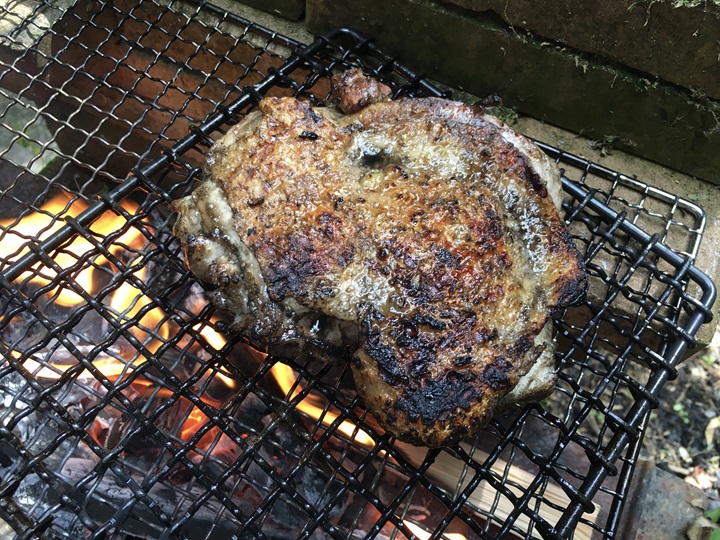 鶏モモ肉を焼く