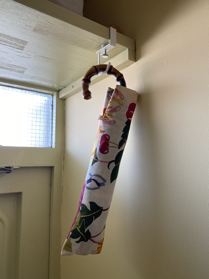 棚下に付けたフック