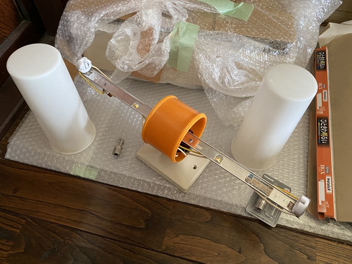 カバーをはずした照明器具