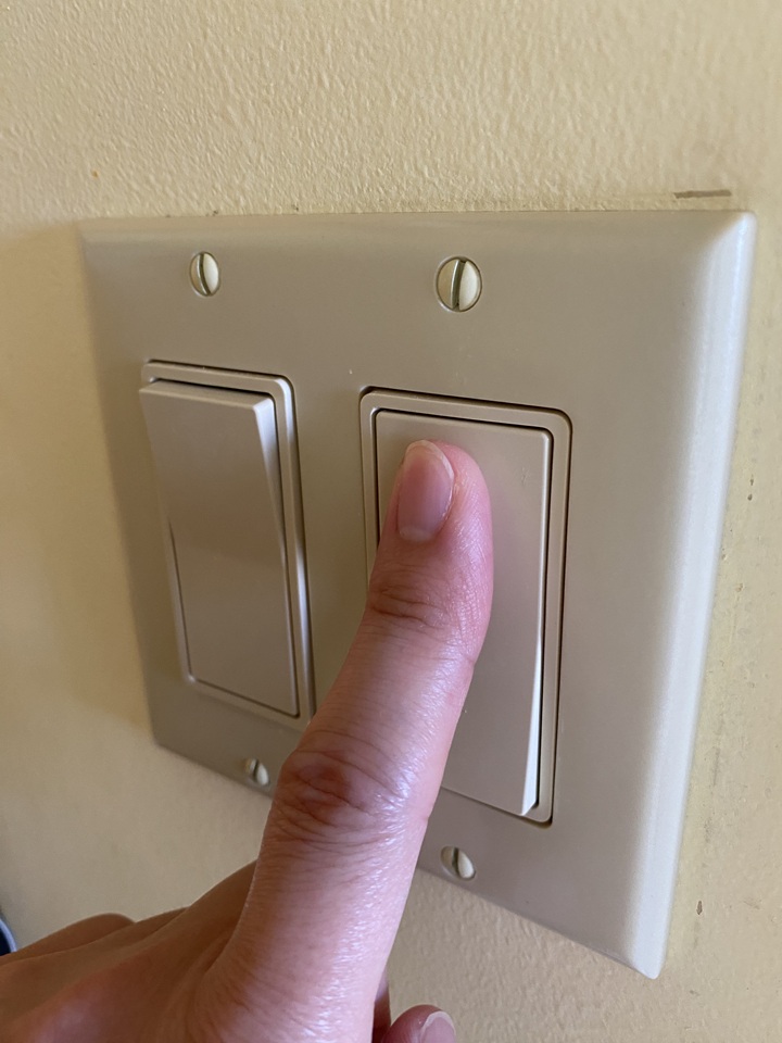 デコレータースイッチを押す