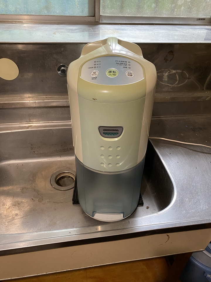 除湿機をシンクにセッティング
