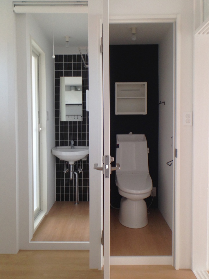 リフォーム後のトイレと洗面