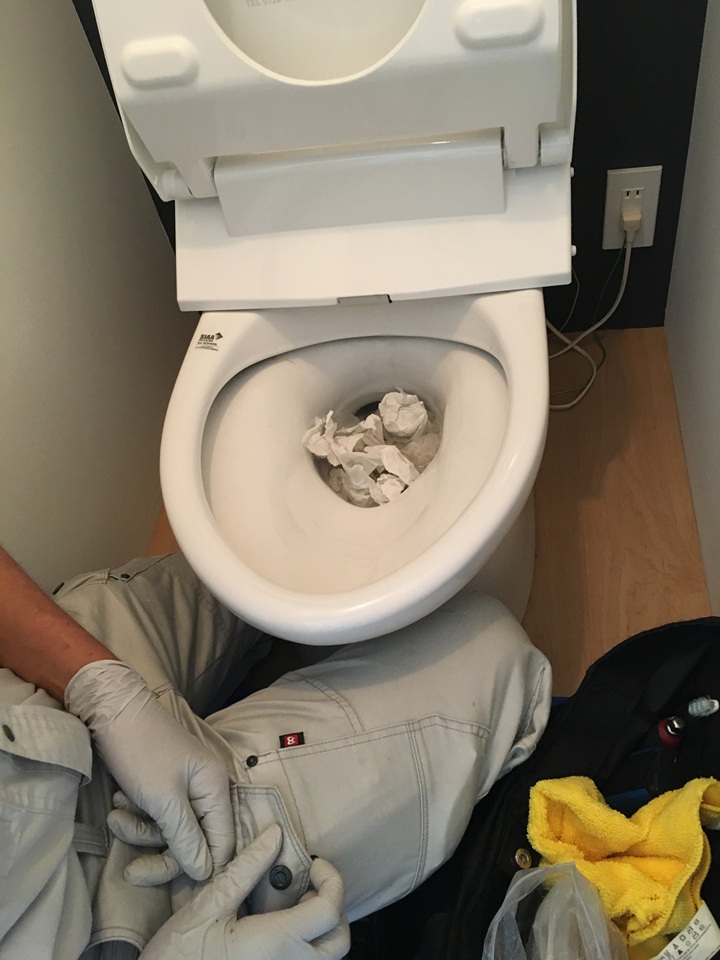 トイレ点検作業