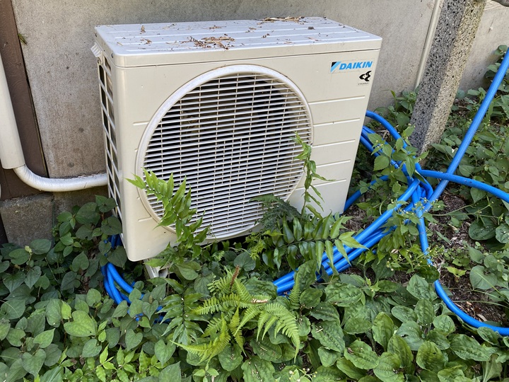 母屋の室外機