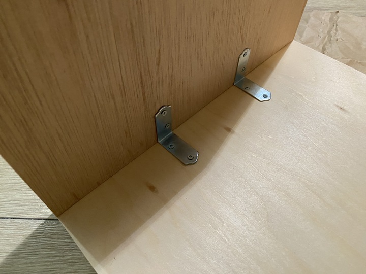 コの字台を金具で補強