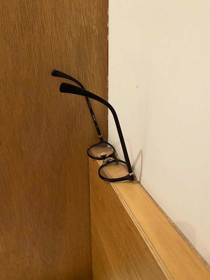 落ちそうな眼鏡
