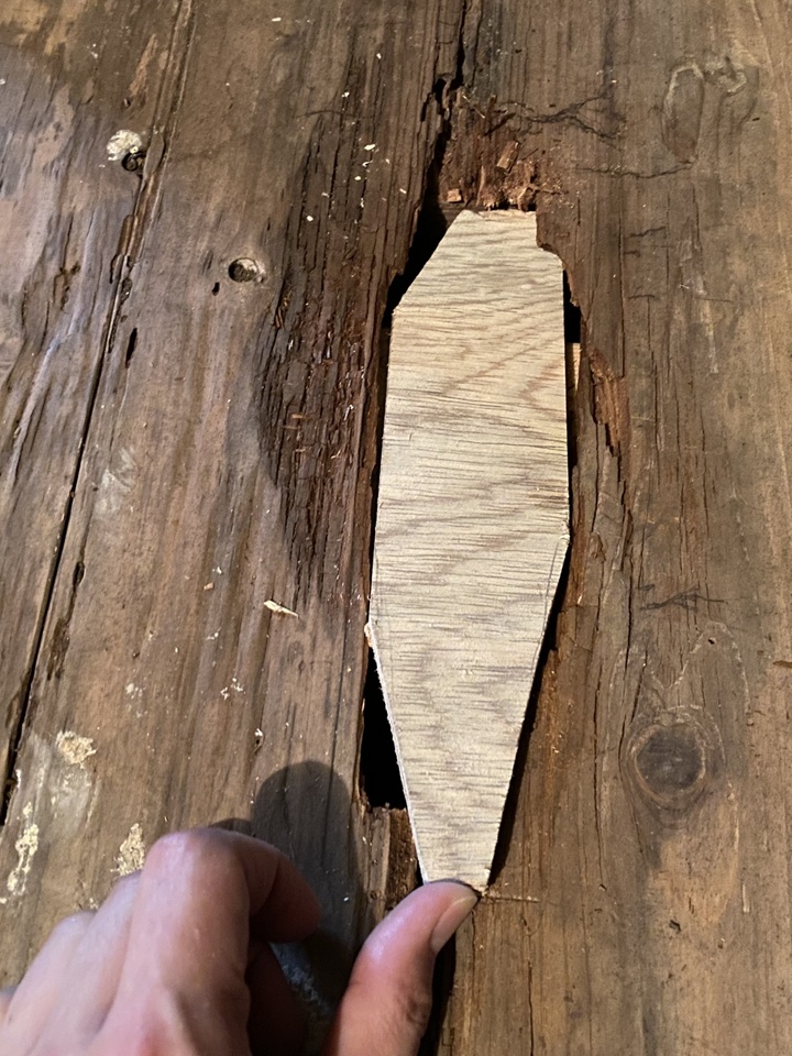 板で床の穴を埋める