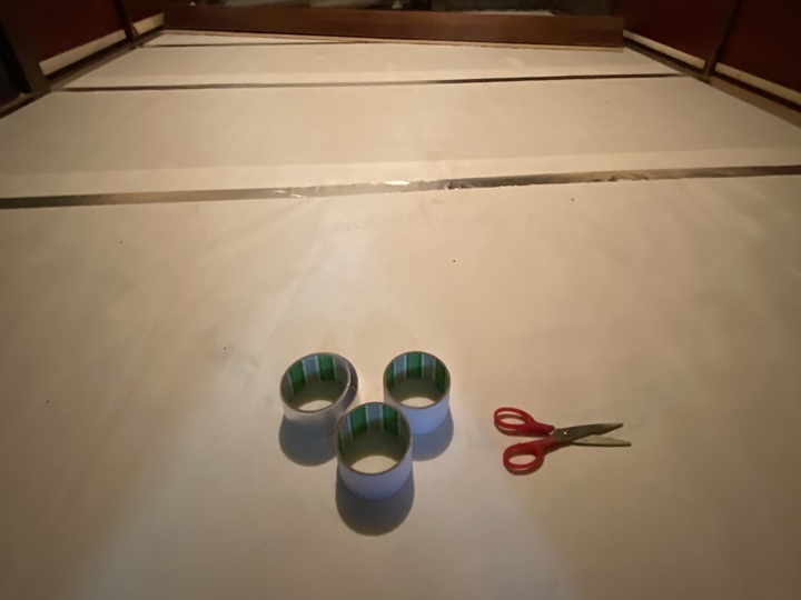 透湿防水シートを床に張る