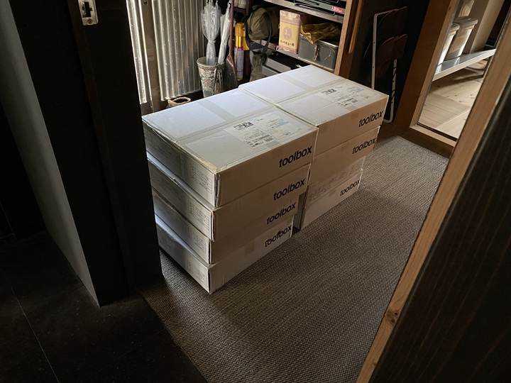 フローリングの搬入