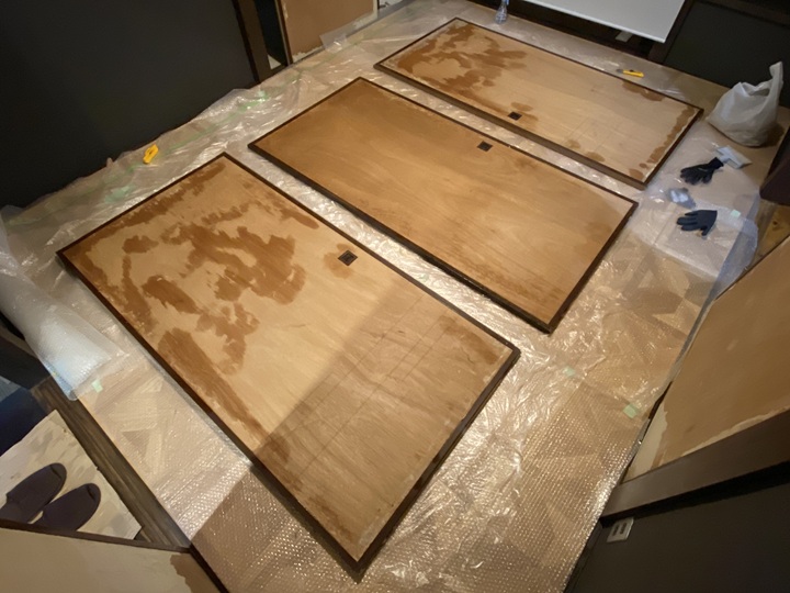 紙をはがしたふすま