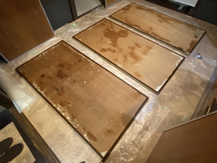 紙をはがしたふすま