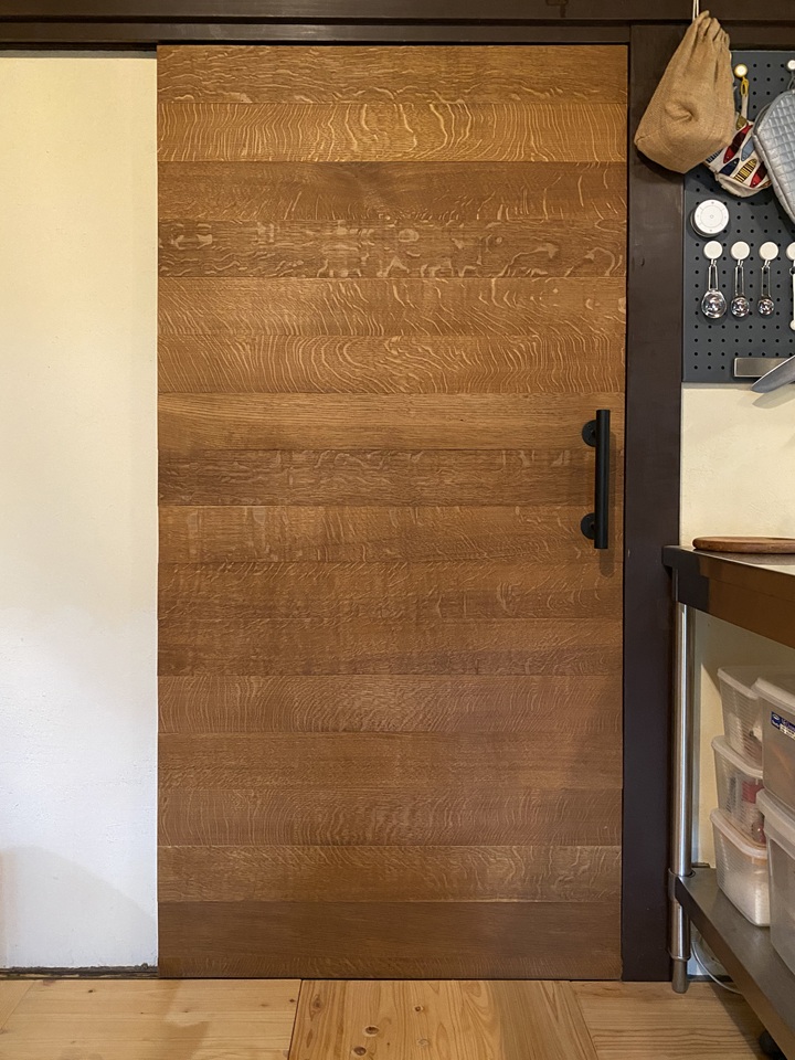 キッチンわきの引戸