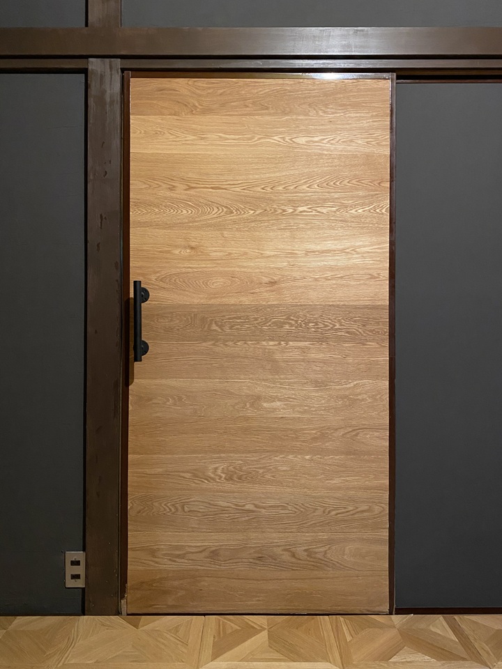 アイアンハンドルを付けたふすま