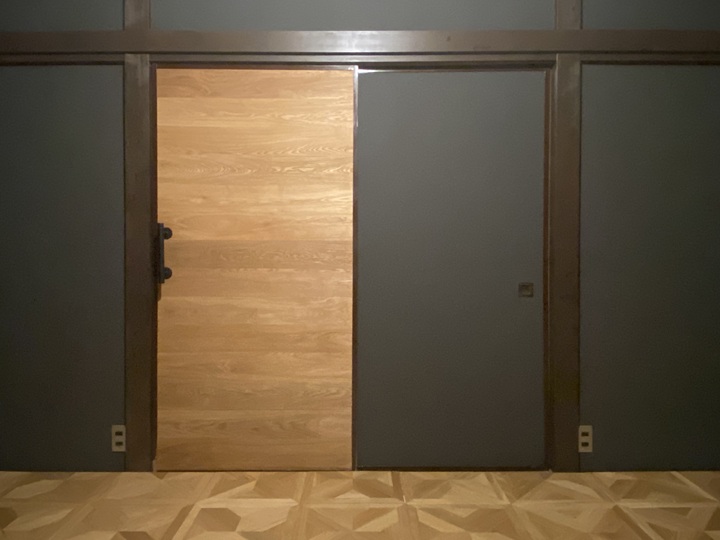 アイアンハンドルを付けたふすま