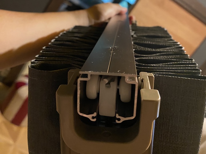 アコーディオンカーテンのレール