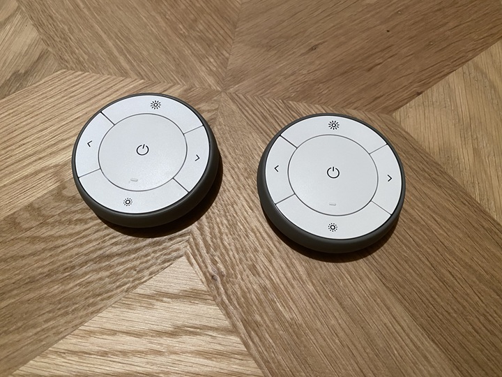 旧型リモコン２個