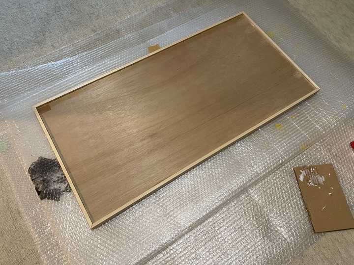 木枠を接着した天板