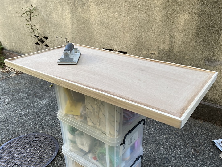 やすりがけした天板