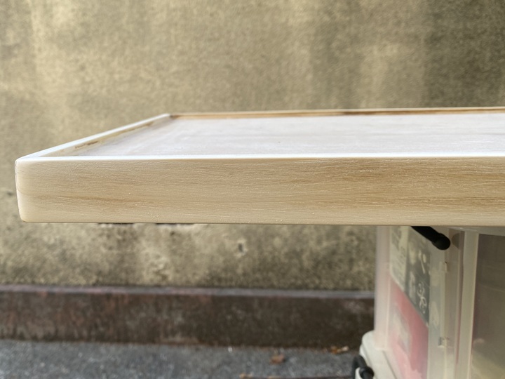 やすりがけした天板