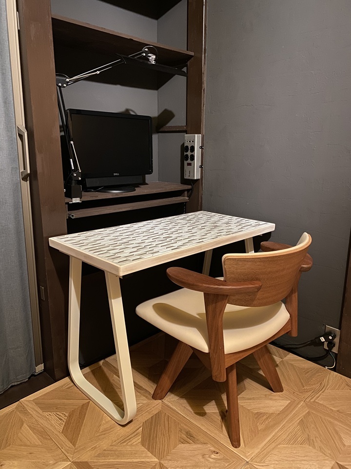 ワークテーブルと椅子
