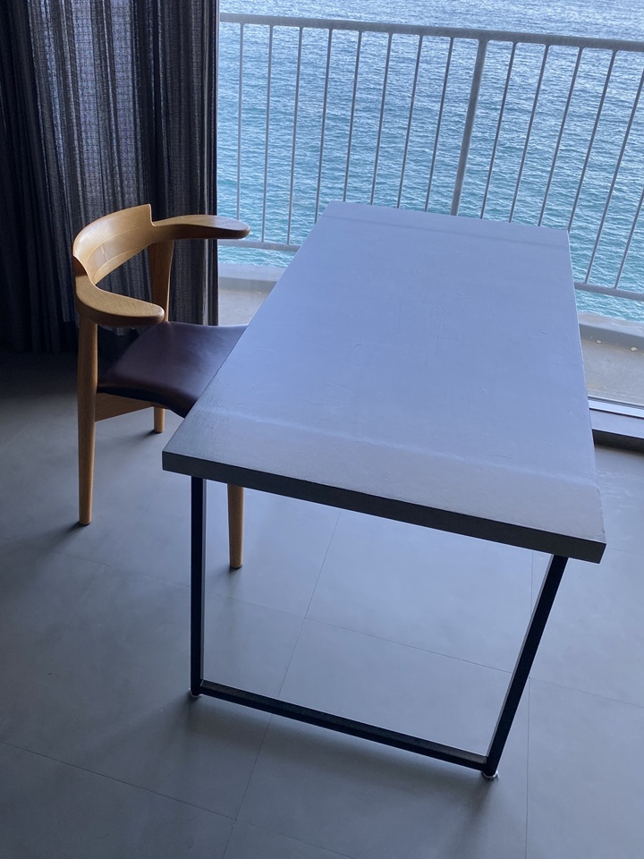 Awaza 2とテーブル