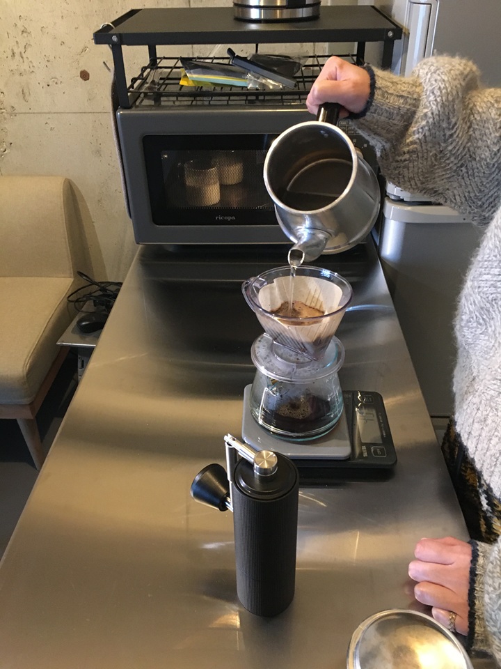 コーヒーを淹れる