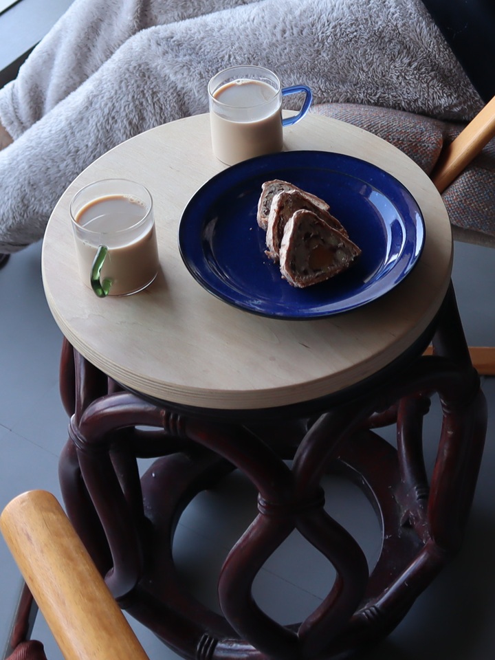 天板をのせたスツール