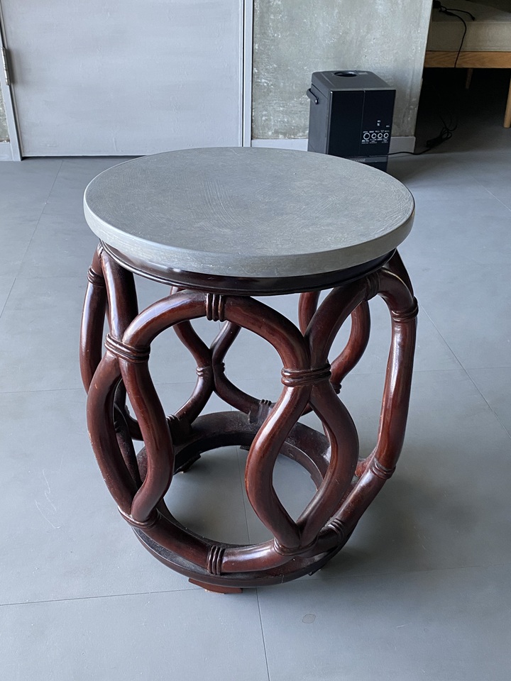 天板をのせたスツール