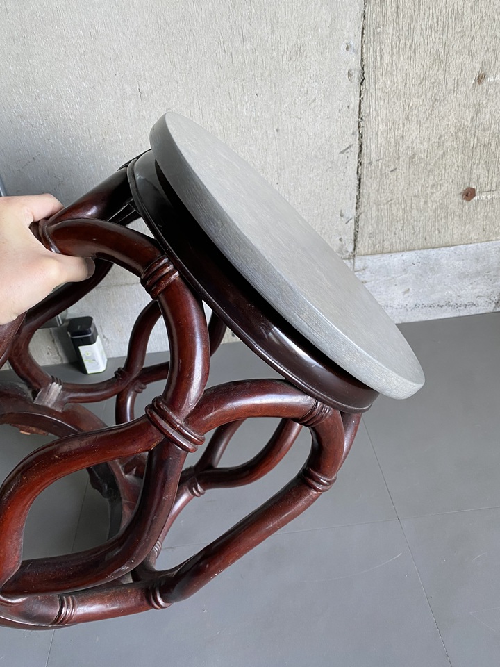 天板を取り付けたスツール