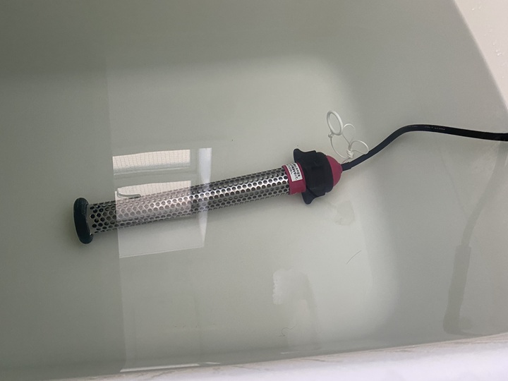 浴槽に入れた沸かし太郎