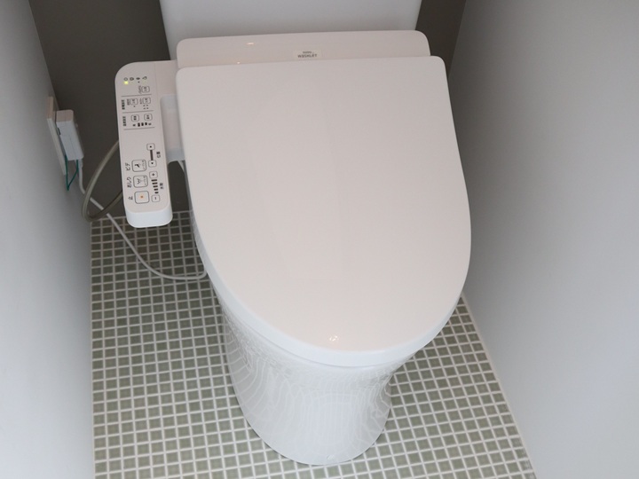 ウォシュレット付きのトイレ
