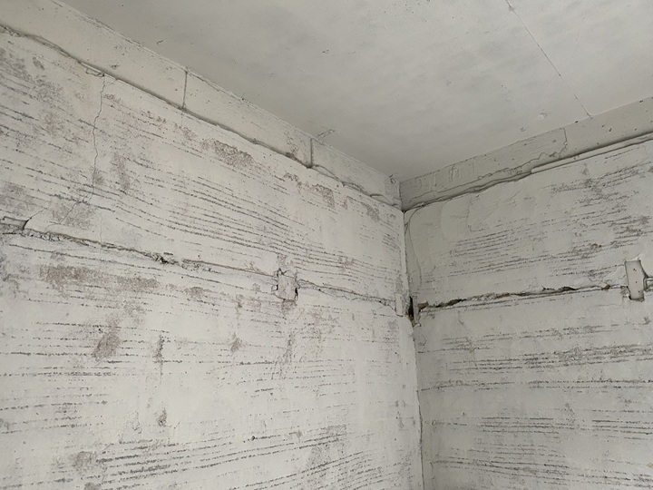 白く塗られた躯体