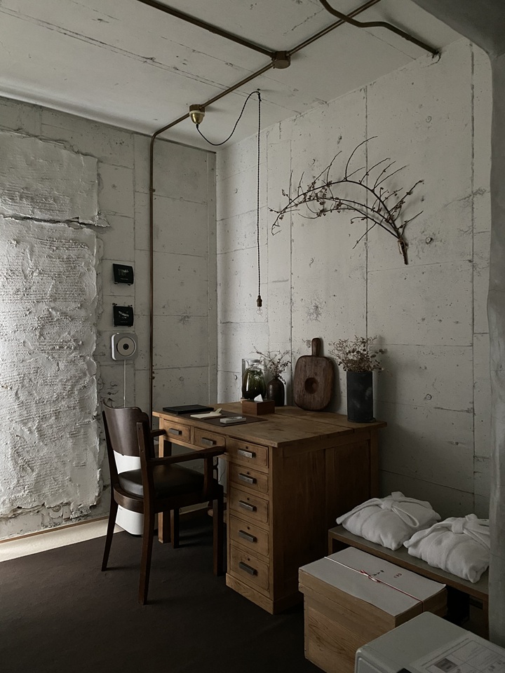 家具とドライフラワー