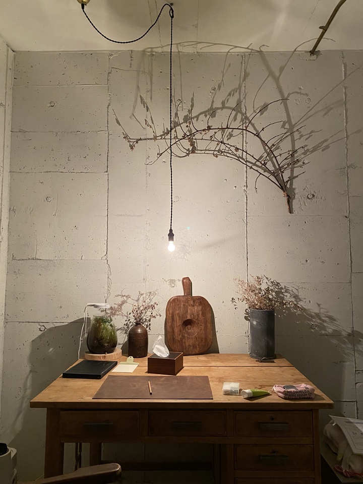 家具とドライフラワー