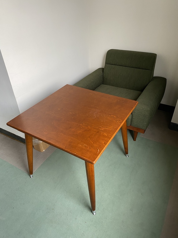 ソファとテーブル