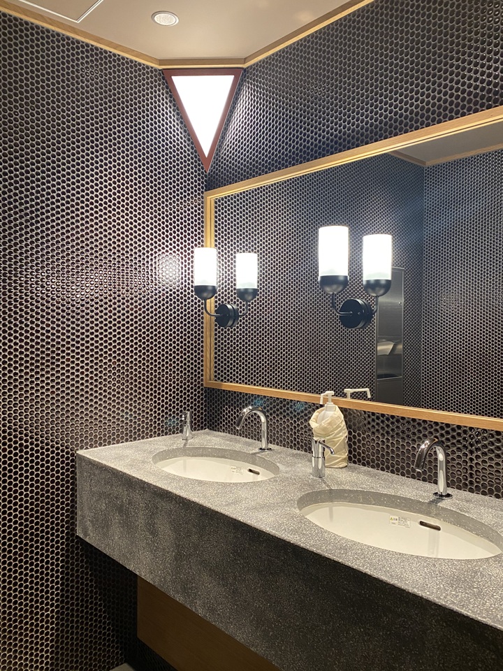 タイル張りのトイレ